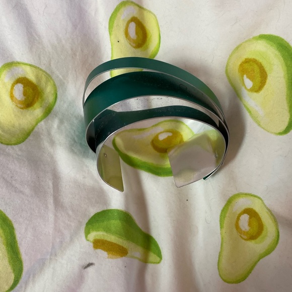 Unique green & silver bangle - Picture 2 of 6